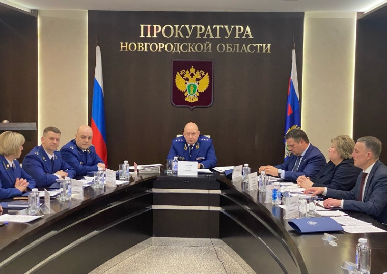Заместитель Генерального прокурора России Алексей Захаров провел личный прием граждан в Новгородской области. Заместитель Генерального прокурора России Алексей Захаров провел личный прием граждан в Новгородской области.